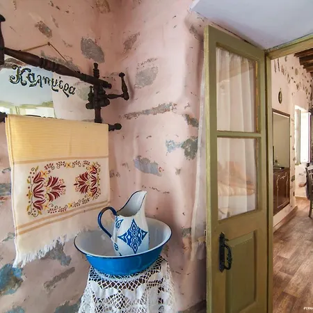 The Balcony Of Bougainvillea! Lägenhet Ano Syros